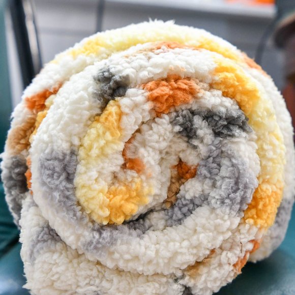 Pendleton Sherpa Fleece Blanket In  Arrow Point Gray color in King size - Picture 6 of 6